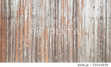 褪せた木張りの外壁 55010656