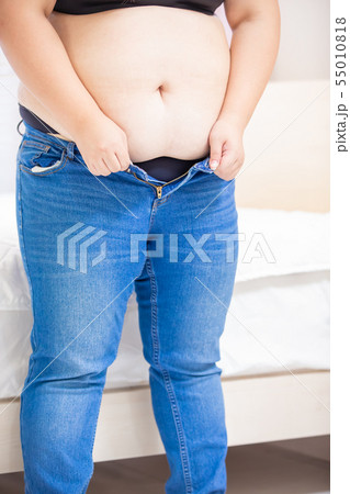 plus size girl put on jeans 55010818