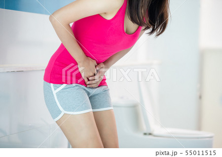 woman feel pain with diarrhea 55011515