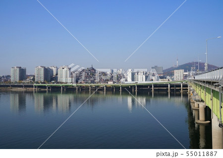 漢南鉄橋からの見た川沿いの町並み(ソウル) 漢南鉄橋からの見た川沿いの町並み(ソウル) 55011887
