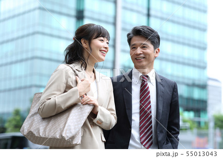 ビジネスマン男女 ミドル ビジネスマン男女 ミドル 55013043
