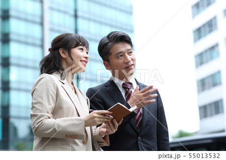ビジネスマン男女 ミドル ビジネスマン男女 ミドル 55013532