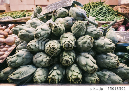 Pile of artichokes in greengrocer's 55013592