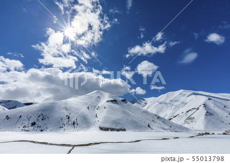 Snow covered mountains in Bellevue, Idaho, USA 55013798