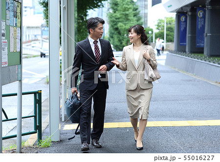 ビジネスマン男女　ミドル 55016227