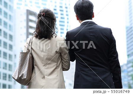 ビジネスマン男女 ミドル ビジネスマン男女 ミドル 55016749
