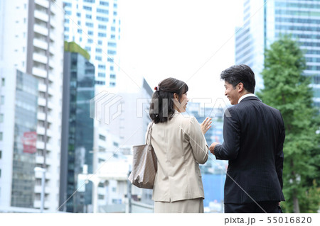 ビジネスマン男女 ミドル ビジネスマン男女 ミドル 55016820