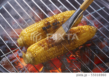 焼きとうもろこし 焼きとうもろこし 55016960