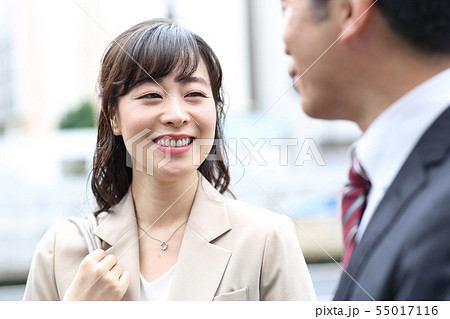 ビジネスマン男女　ミドル 55017116