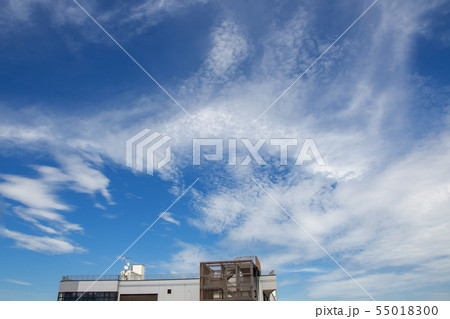 建物と初夏の雲 建物と初夏の雲 55018300