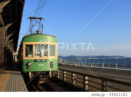 江ノ電　300形鎌倉高校前駅にて 55021101