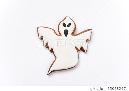 The hand-made eatable gingerbread Halloween ghost 55023247