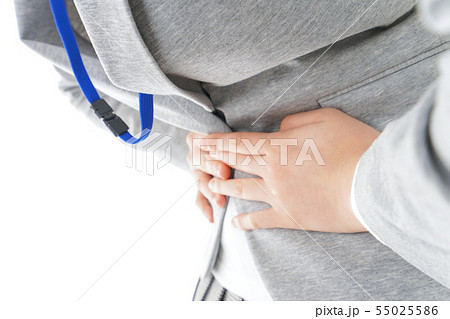 体調不良で苦しむ若いキャリアウーマン 55025586