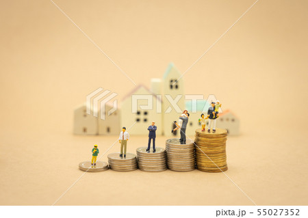 Miniature people  businessmen standing Investment  55027352