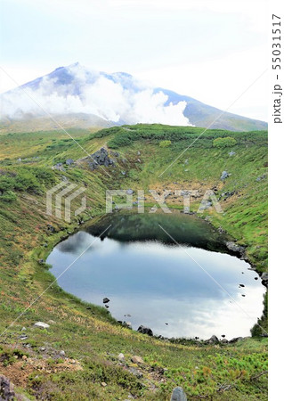 大雪山連峰、旭岳のすり鉢池 55031517