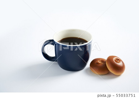 Coffee and Anpan bread on a white background. 55033751