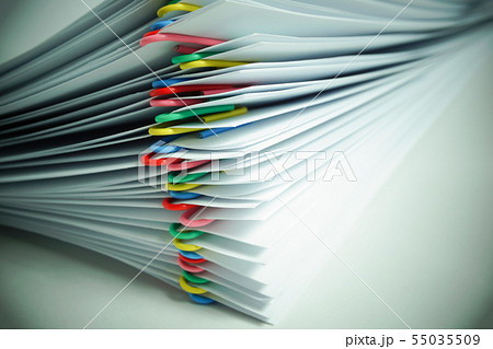 山積みの書類 55035509
