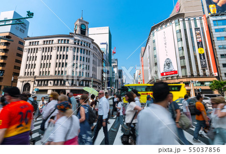 日本の東京都市景観 東京・銀座(梅雨の晴れ間・青空が広がる銀座) 日本の東京都市景観 東京・銀座(梅雨の晴れ間・青空が広がる銀座) 55037856