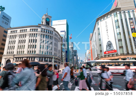 日本の東京都市景観 東京・銀座（梅雨の晴れ間・青空が広がる銀座） 55037858
