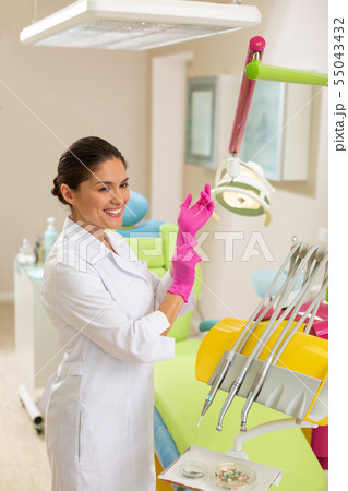 Doctor wearing a lab coat and aseptic gloves 55043432