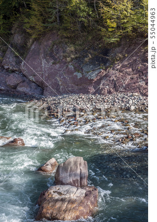 White Mountain River in the rocky gorge. Granite 55044963