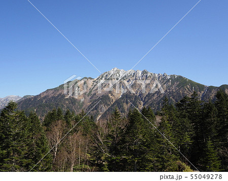 秋空の西穂高岳 55049278