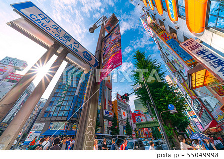 日本の東京都市景観　東京・秋葉原(梅雨の晴れ間)＝2019年7月19日撮影 55049998