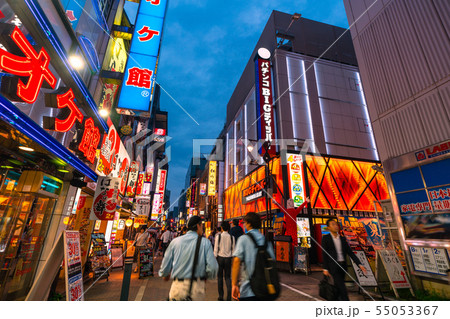 日本の東京都市景観 新橋の飲み屋街 日本の東京都市景観 新橋の飲み屋街 55053367