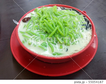 Malaysian desserts called Cendol . 55054187