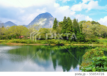 高浪の池に映る明星山２ 55054726