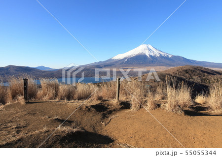 平尾山山頂から眺める富士山 55055344