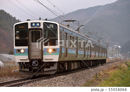 篠ノ井線を走る211系普通電車3両 篠ノ井線を走る211系普通電車3両 55058068