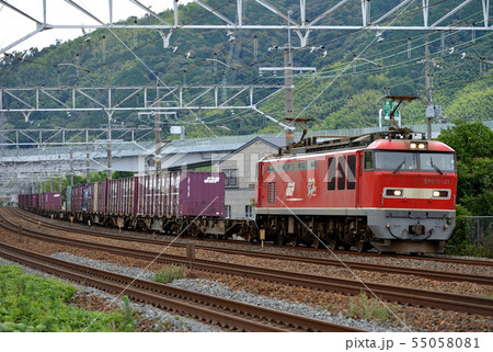 東海道線を行くEF510-22コンテナ貨物列車 55058081