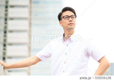 ビジネスマン　オフィス　カジュアル　クールビズ 55059126