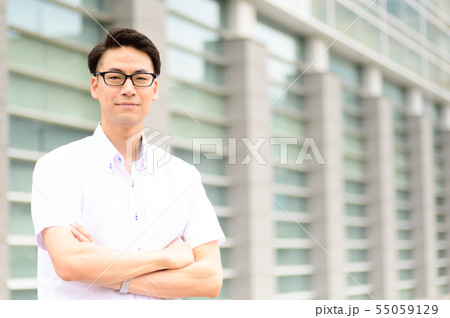 ビジネスマン　オフィス　カジュアル　クールビズ 55059129