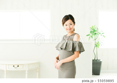 女性　若い女性　パーティー　パーティ　かわいい　ビューティー 55059895