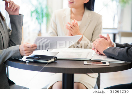 会議 打ち合わせ 女性 男性 ビジネス オフィス ビジネスマン ミーティング 会議 打ち合わせ 女性 男性 ビジネス オフィス ビジネスマン ミーティング 55062250