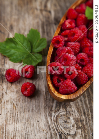 Ripe raspberries in a bowl 55064913