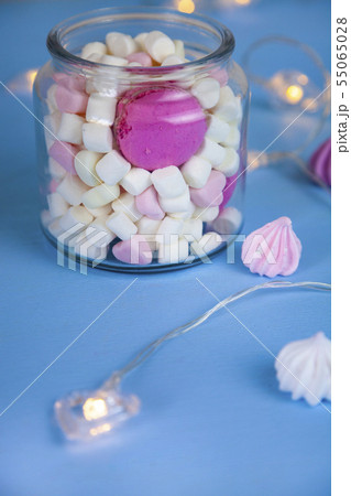 Marshmallow in a glass jar 55065028