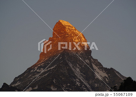 朝焼けのマッターホルン 朝焼けのマッターホルン 55067109