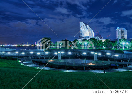 都市夜景 横浜 臨港パークの写真素材