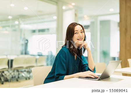 エンジニア IT SE プログラマー デザイナー ベンチャー 女性 55069041