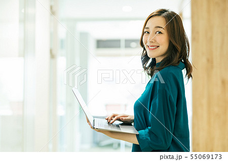 エンジニア IT SE プログラマー デザイナー ベンチャー 女性 55069173