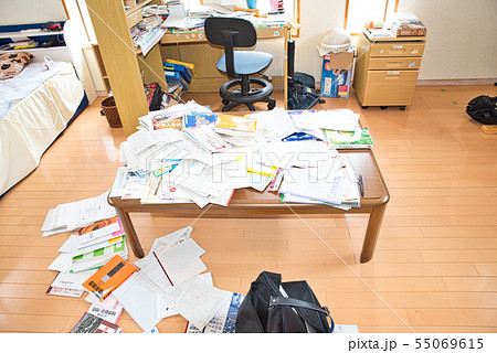 散らかった子供の部屋 散らかった子供の部屋 55069615