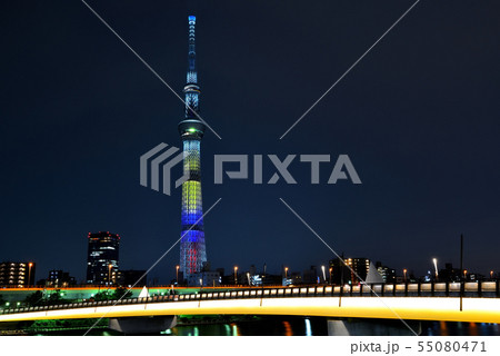 東京スカイツリーと桜橋、コロンビア共和国の国旗をイメージした特別ライティング 55080471