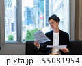 ビジネス　企業　IT おしゃれ　爽やか　ミーティング　仕事　会社　商談　打ち合わせ 会議　パソコン 55081954