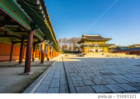 Beautiful architecture building Changdeokgung palace in Seoul city Beautiful architecture building Changdeokgung palace in Seoul city 55093321