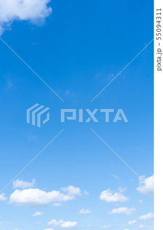 梅雨時期の晴れ間 空 雲 コピースペース 積雲 初夏の空 広いコピースペース 梅雨時期の晴れ間 空 雲 コピースペース 積雲 初夏の空 広いコピースペース 55094311