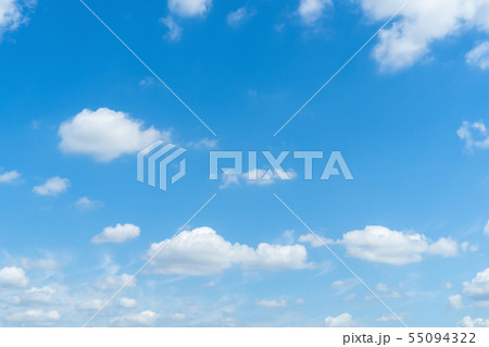 梅雨時期の晴れ間 空 雲 コピースペース 積雲 初夏の空 広いコピースペース 梅雨時期の晴れ間 空 雲 コピースペース 積雲 初夏の空 広いコピースペース 55094322