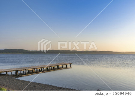 クッチャロ湖と夕日 55094946